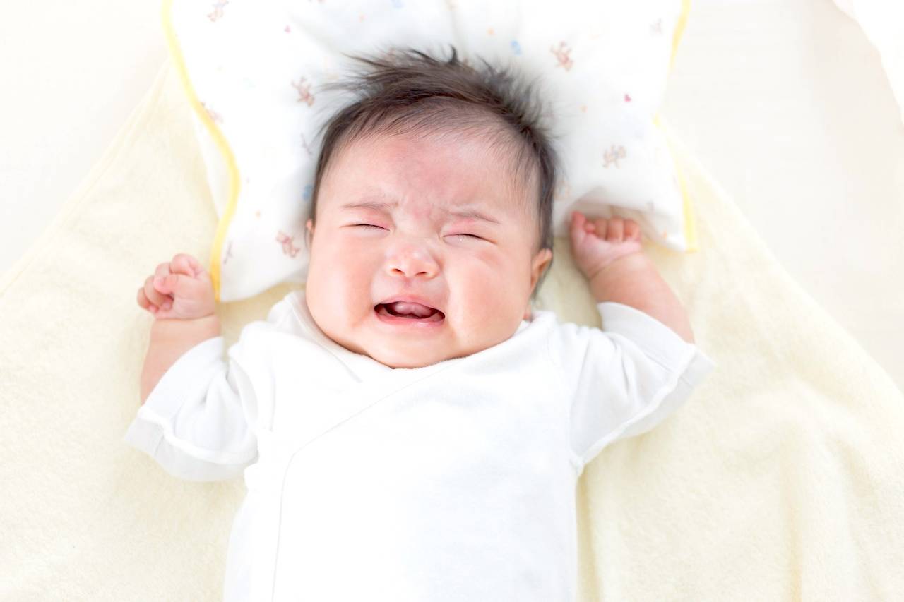寝 ながら うなる 新生児 放っておいて大丈夫？新生児が寝てる時にうなる原因と対処法とは？